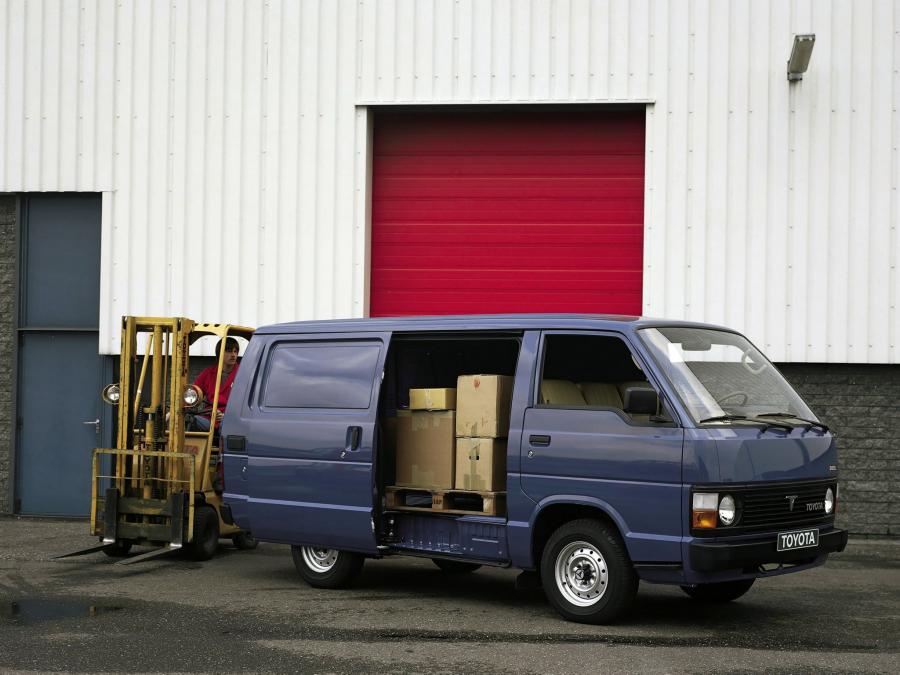  Toyota Hiace Van 1982 года  (фото 2 из 3)